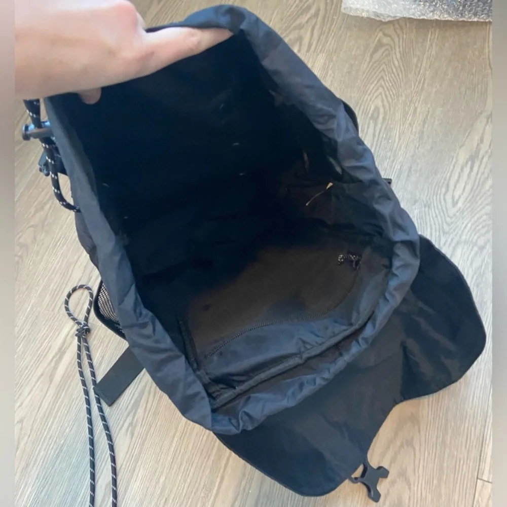 🍒Athleta Backpack “Oslo” Convertible Backpack 2020 - Black - Pristine